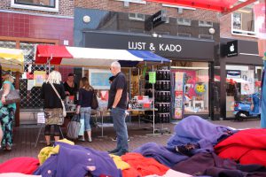 LIJST & KADO "lijstenmakerij, wenskaarten en kado winkel in Leiden"