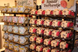 LIJST & KADO "lijstenmakerij, wenskaarten en kado winkel in Leiden"